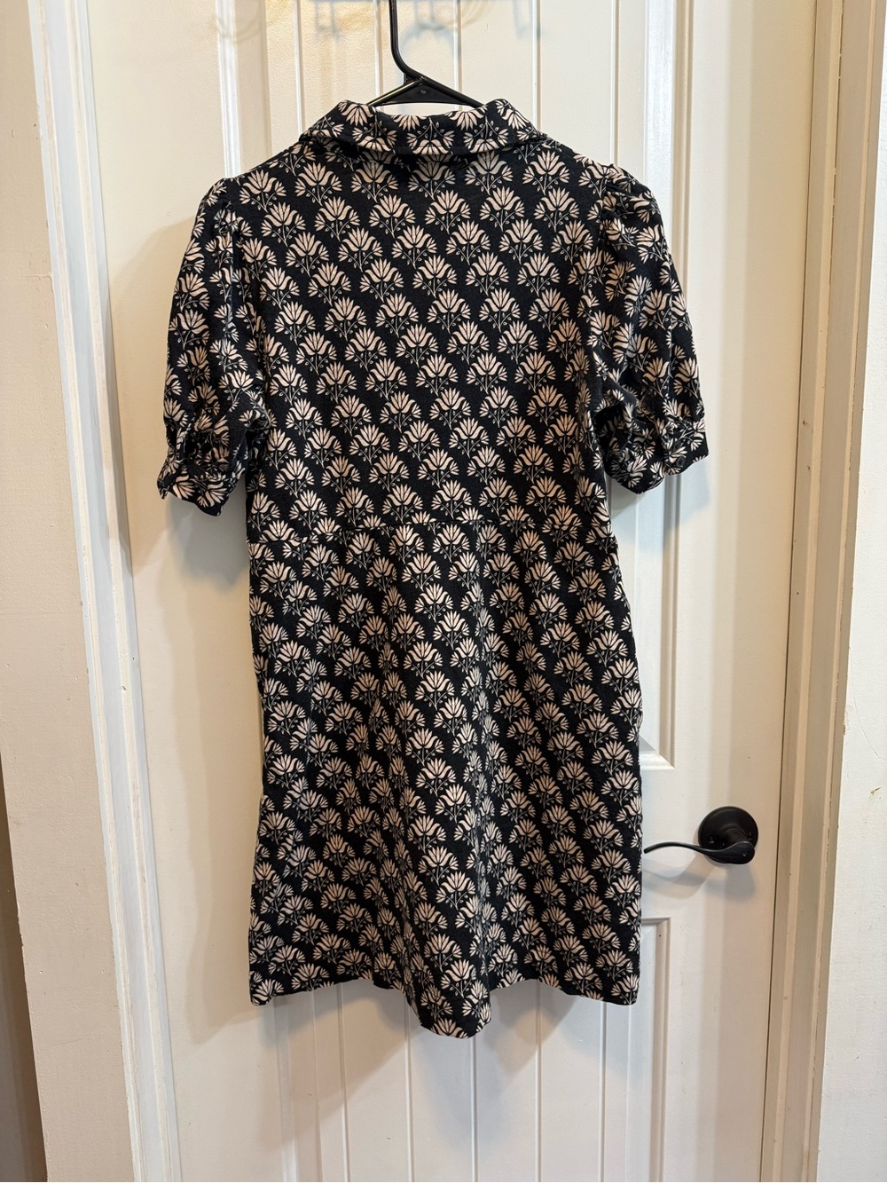 Boden- Black and Beige Floral Print Short Sleeve Button-Front Dress with pocket - Picture 2 of 3